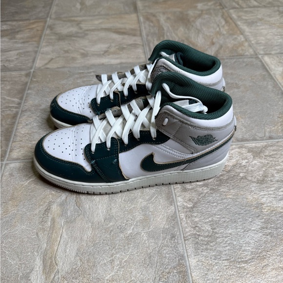 Air Jordan 1 Mid Oxidized Green GS Shoe Size 5.5Y Green FQ8088-103 Preowned - Picture 4 of 8